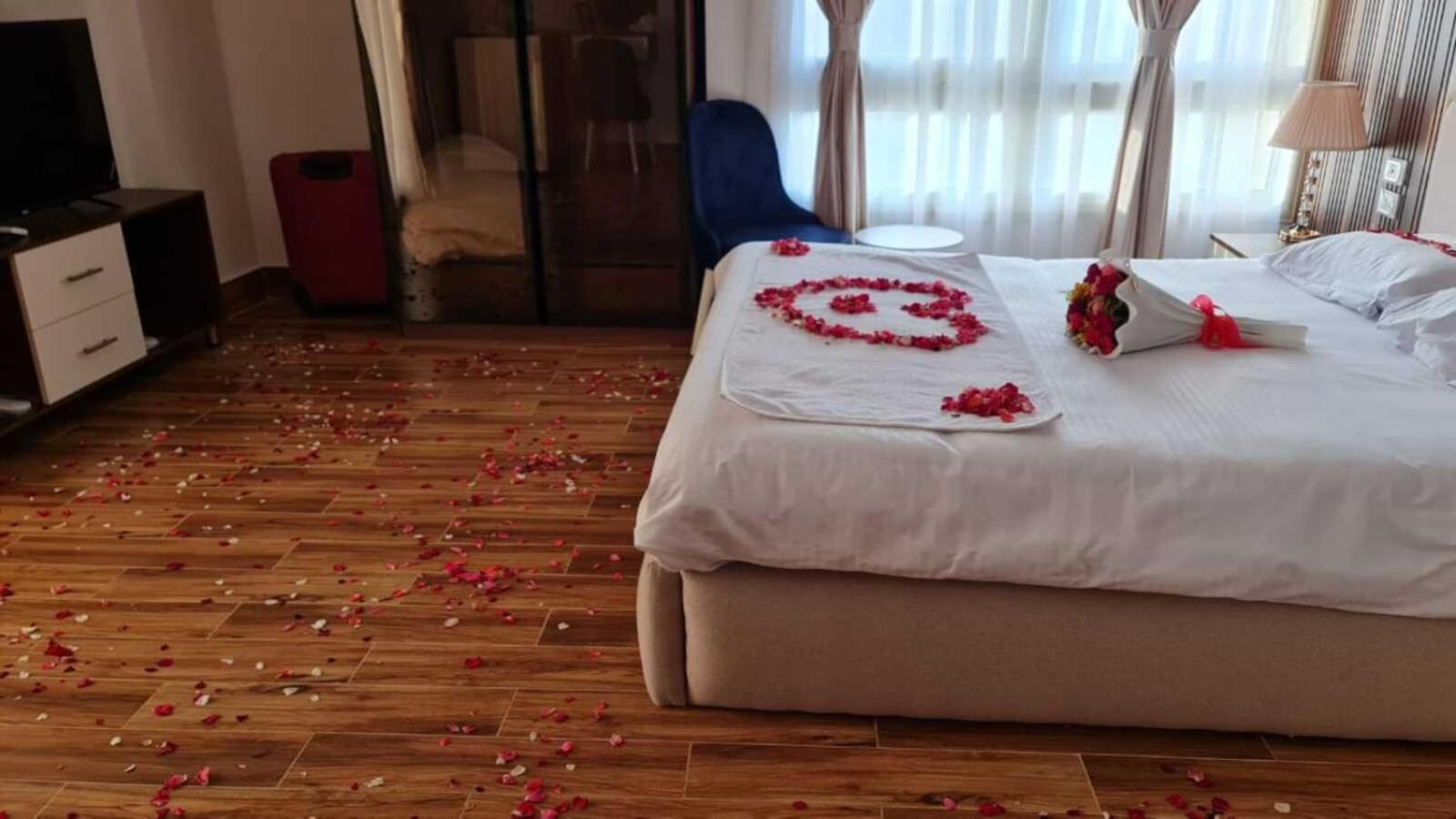 Hotel Pyramids Sunshine View Kafret el-Gabal Esterno foto