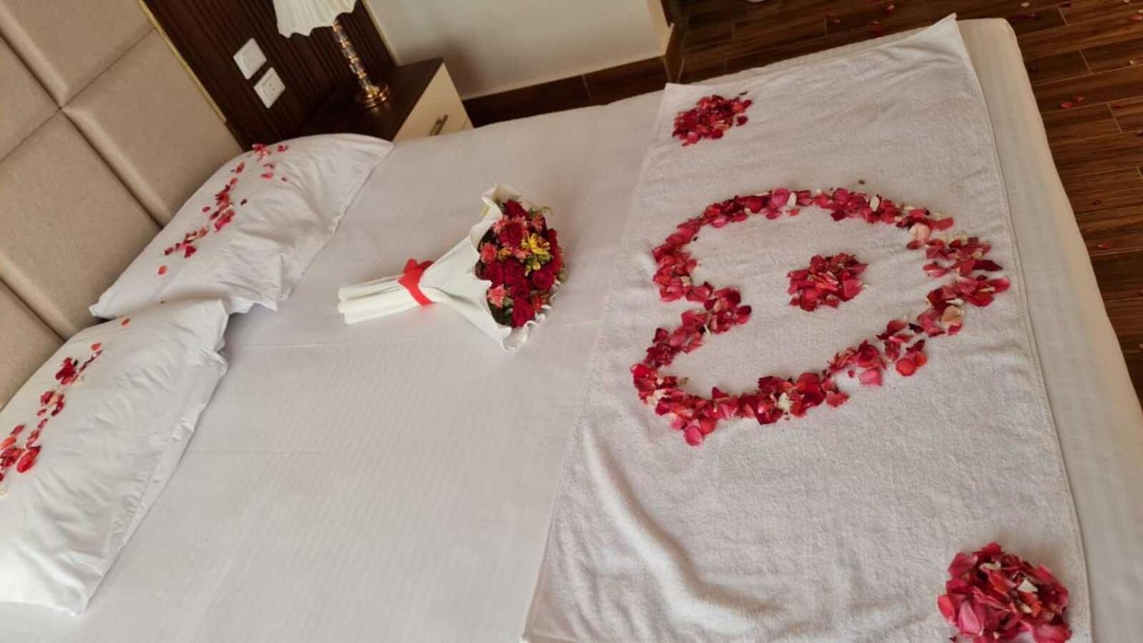 Hotel Pyramids Sunshine View Kafret el-Gabal Esterno foto