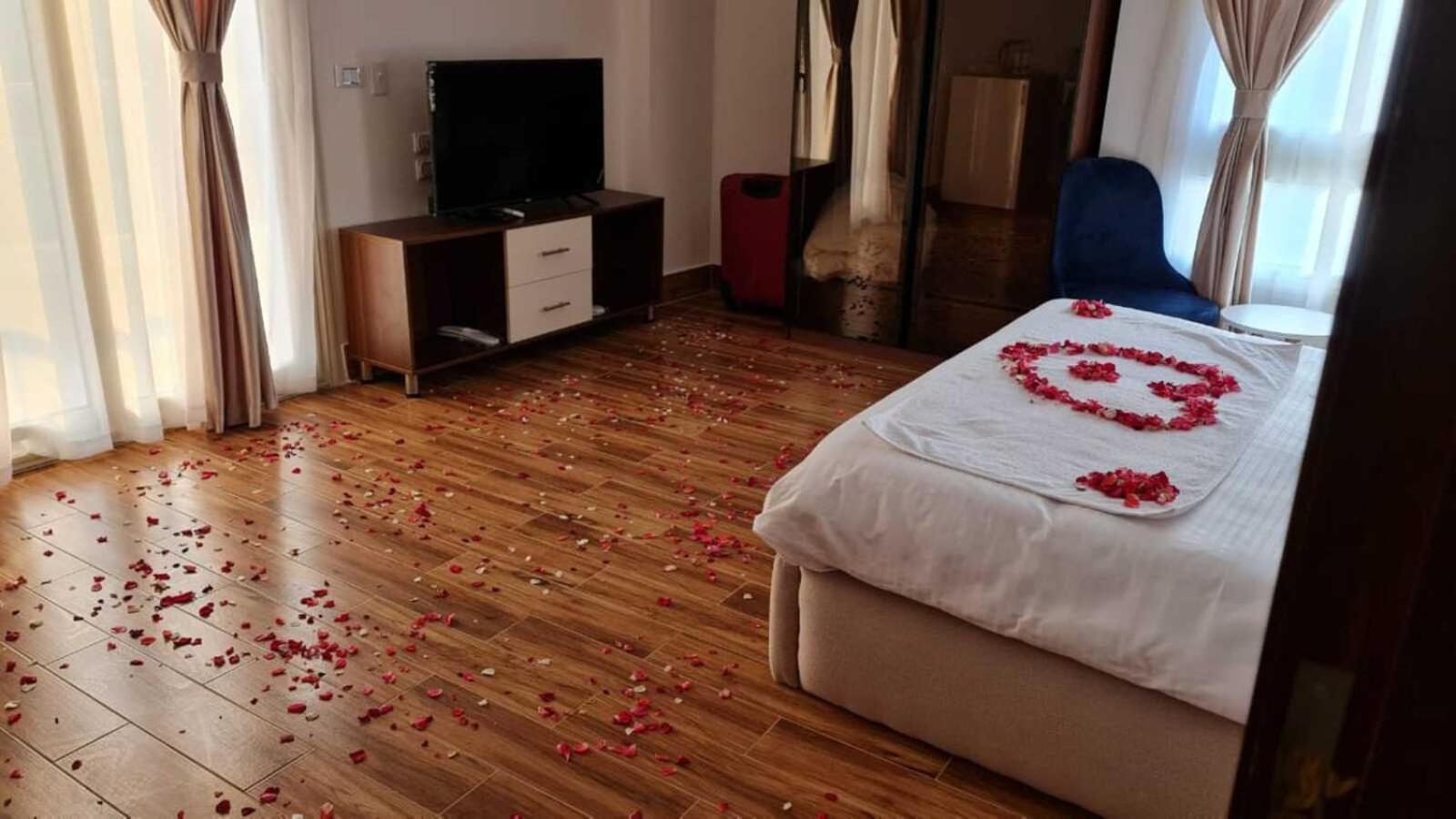 Hotel Pyramids Sunshine View Kafret el-Gabal Esterno foto